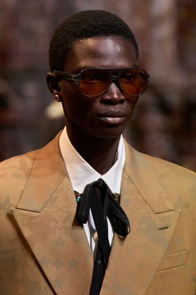 Look 28